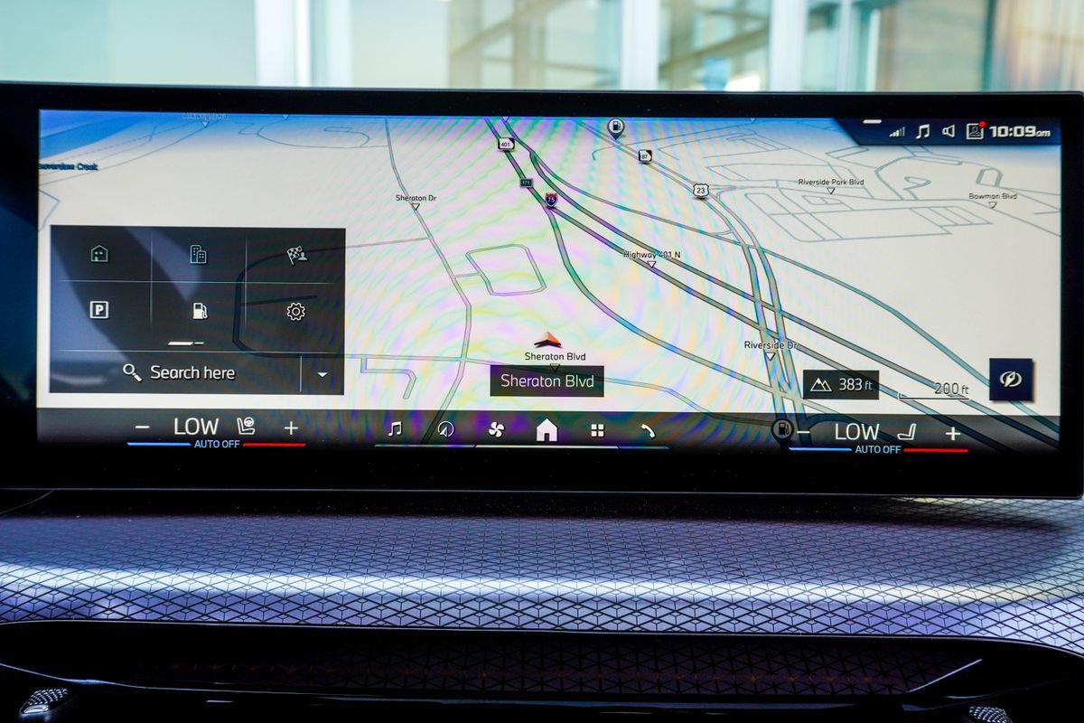 Used 2025 BMW M440i Coupe w/ Premium Package image 25