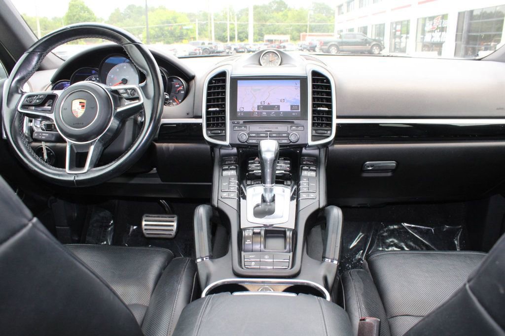 Used 2018 Porsche Cayenne S image 17