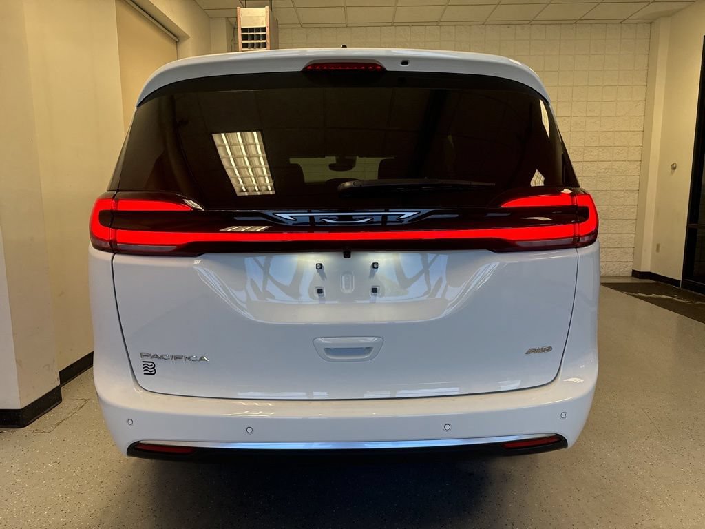 New 2027 Chrysler Pacifica Select AWD/4WD image 18