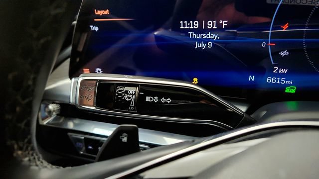 Used 2025 Cadillac Lyriq Luxury AWD/4WD image 59