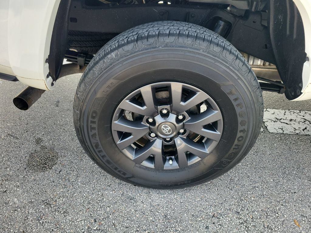Used 2023 Toyota Tacoma SR5 w/ SR5 Appearance Package RWD image 30