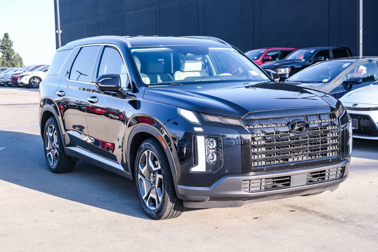 Used 2023 Hyundai Palisade Limited FWD image 3
