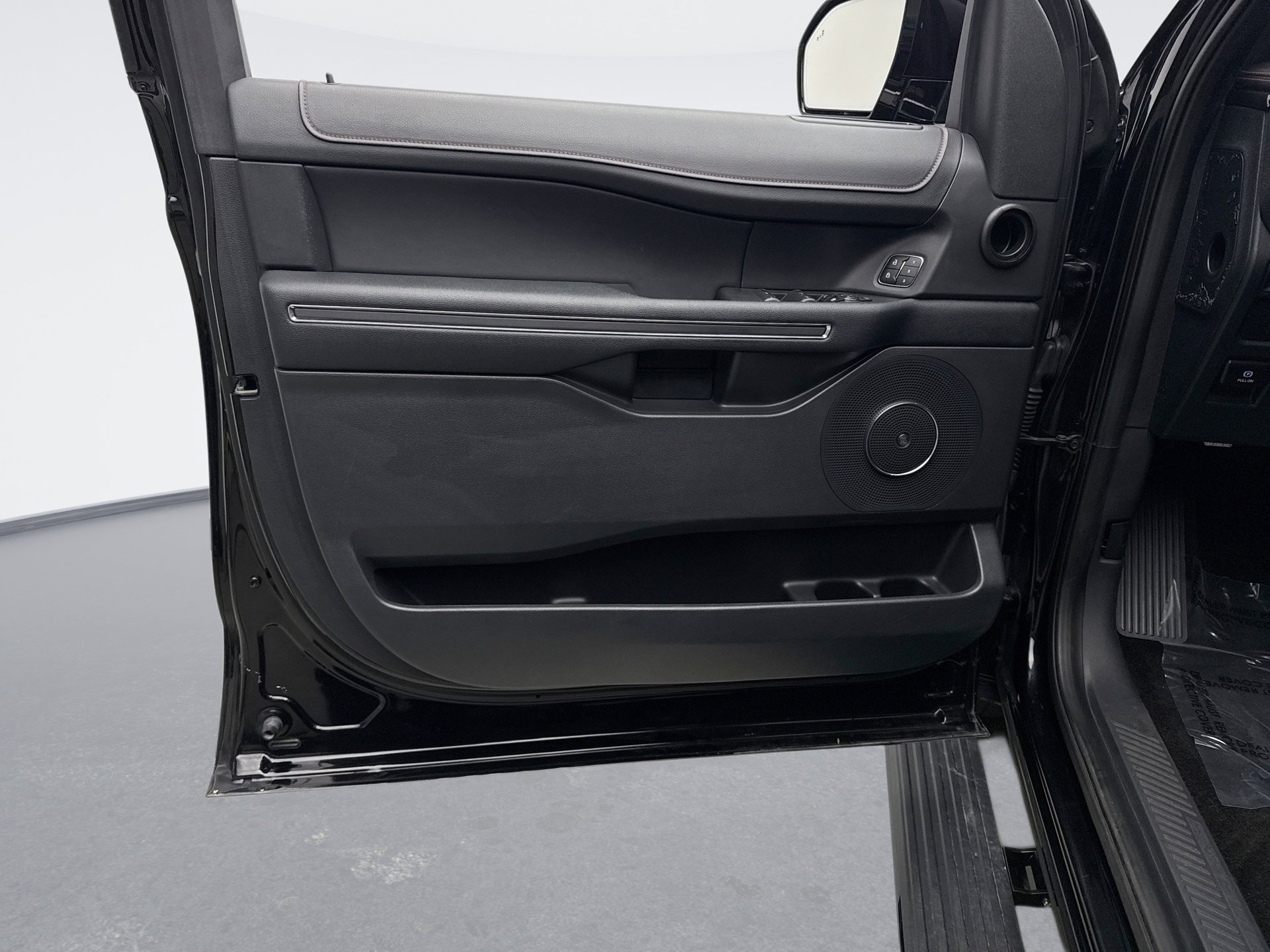 Used 2022 Ford Expedition Max Limited image 9