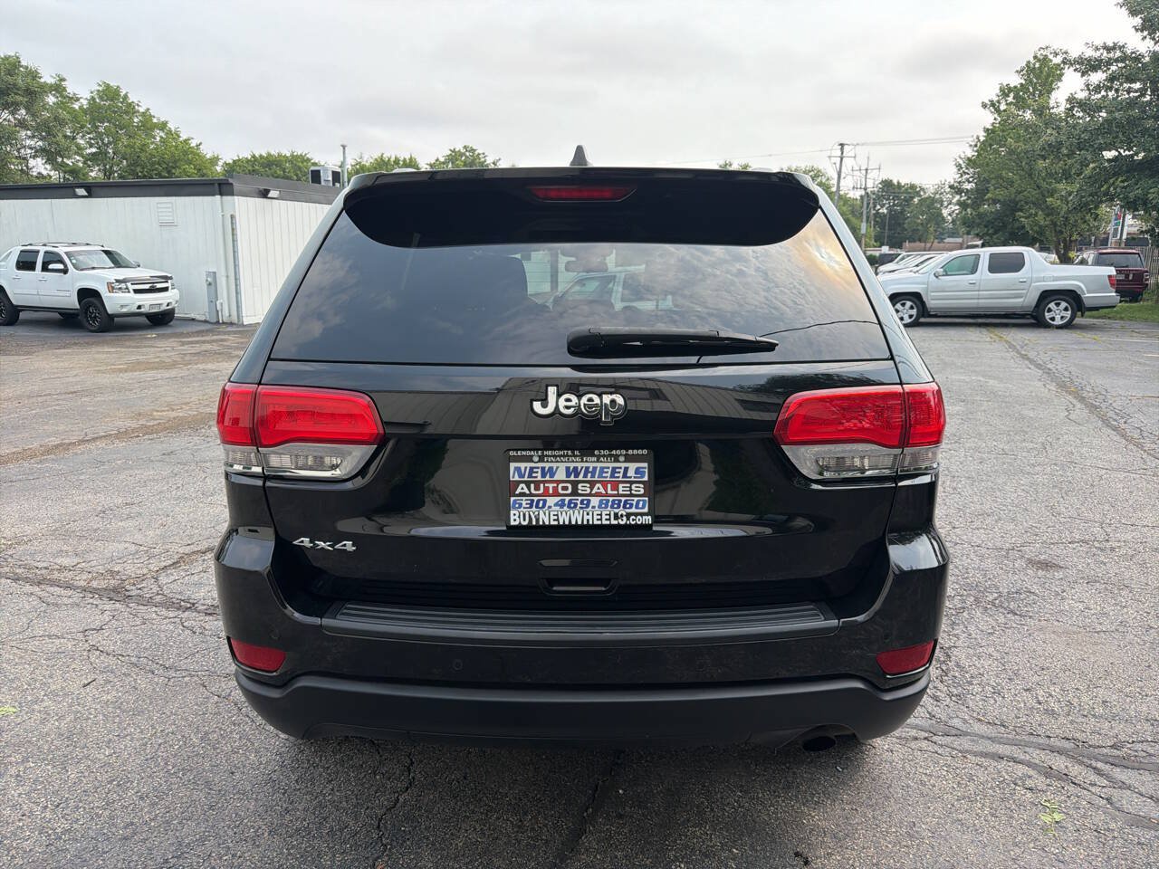 Used 2019 Jeep Grand Cherokee Laredo AWD/4WD image 5