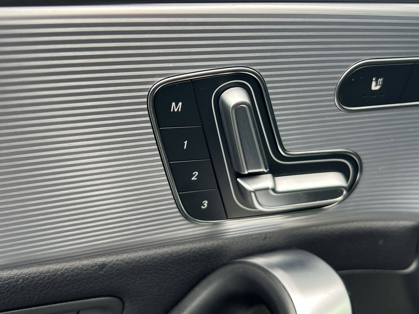 Used 2023 Mercedes-Benz CLA 250 4MATIC image 28