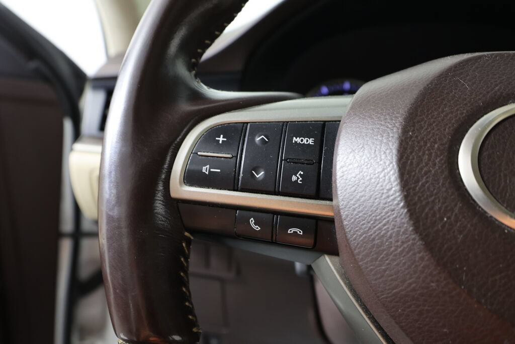 Used 2016 Lexus ES 300h w/ Luxury Package w/Wood Trim FWD image 33