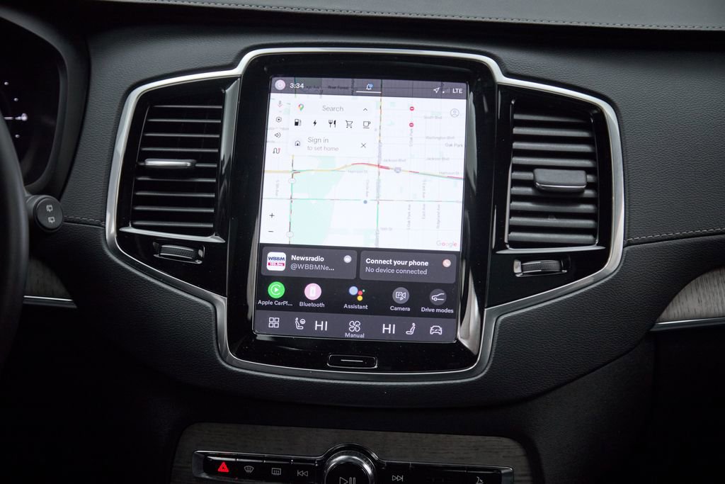 Certified 2023 Volvo XC90 T8 Ultimate w/ Protection Package Premier image 32