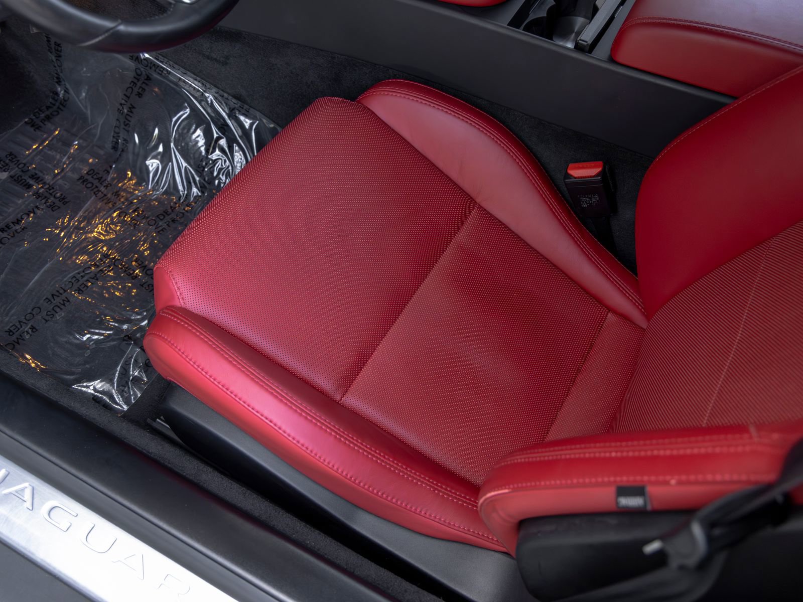 Used 2024 Jaguar F-TYPE R-Dynamic RWD image 29
