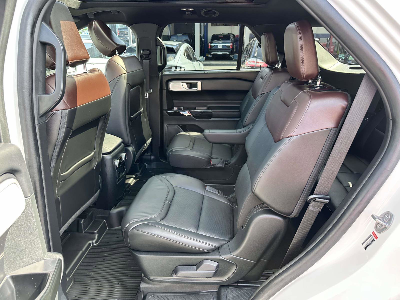 Used 2023 Ford Explorer Platinum w/ Technology Package image 14