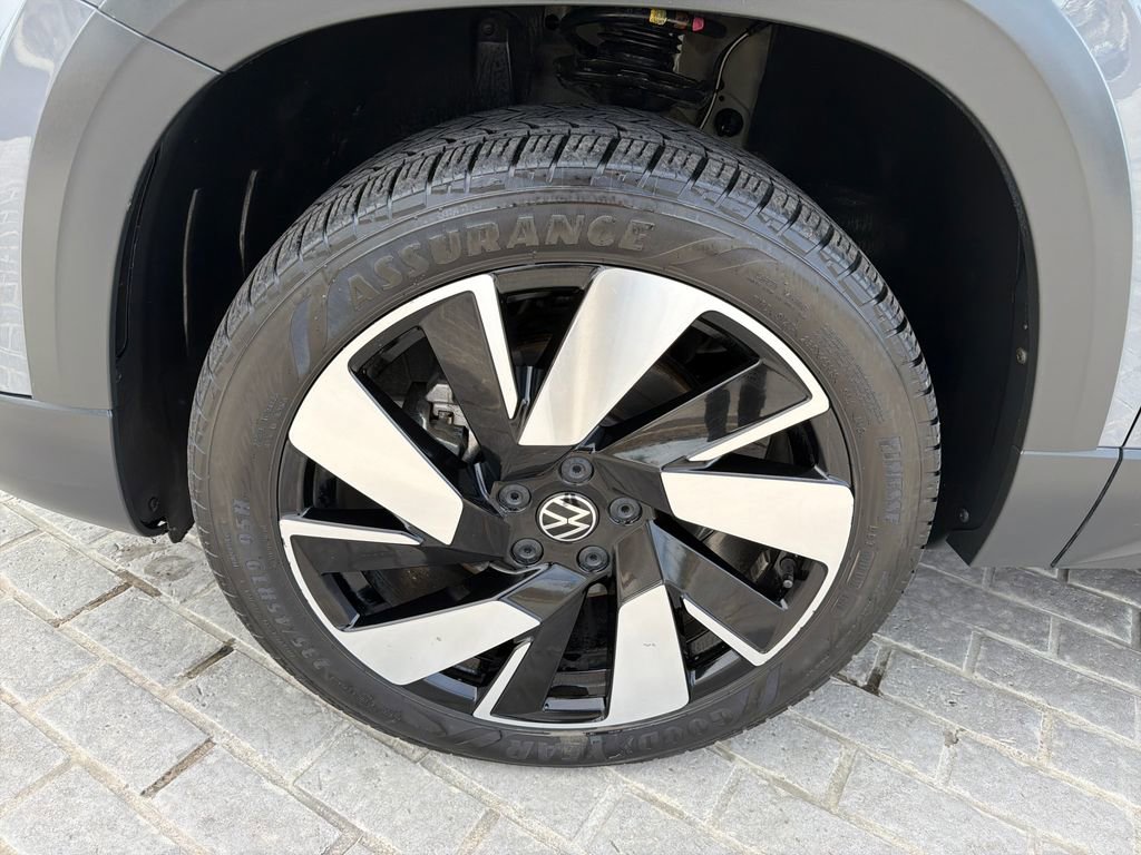 Certified 2024 Volkswagen Taos SEL AWD/4WD image 28