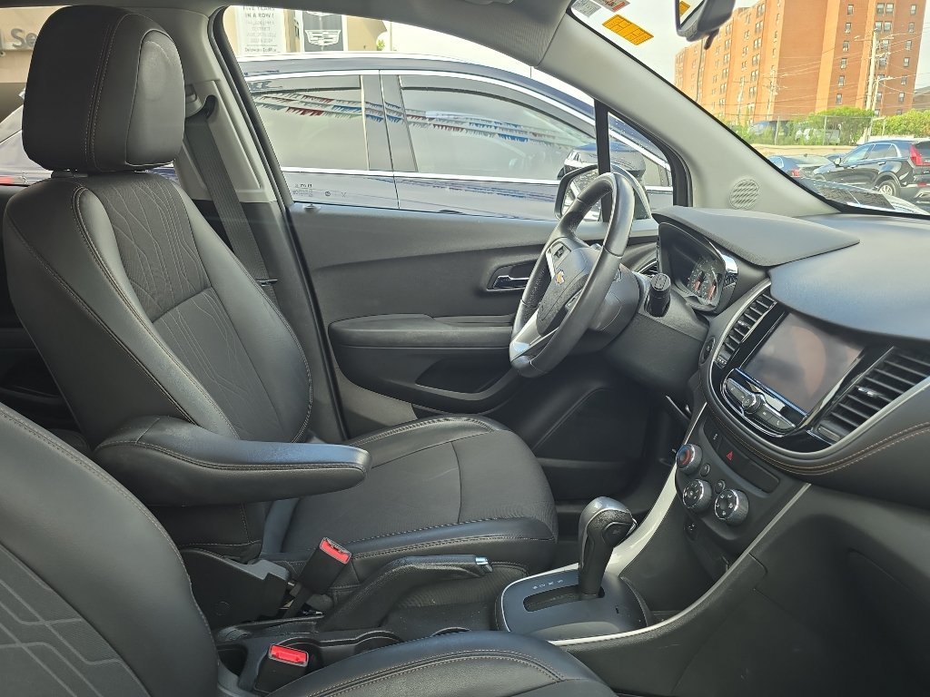 Used 2020 Chevrolet Trax LT w/ Driver Confidence Package FWD image 8