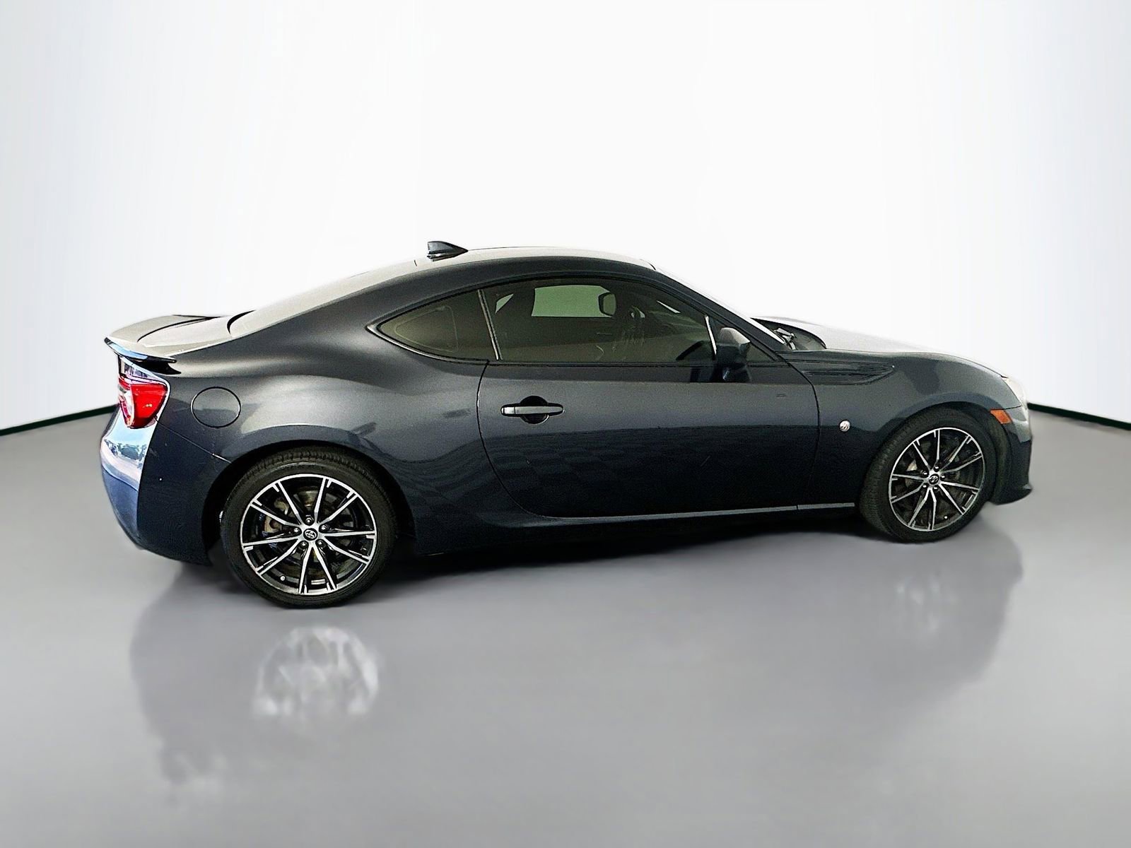 Used 2017 Toyota 86 RWD image 8