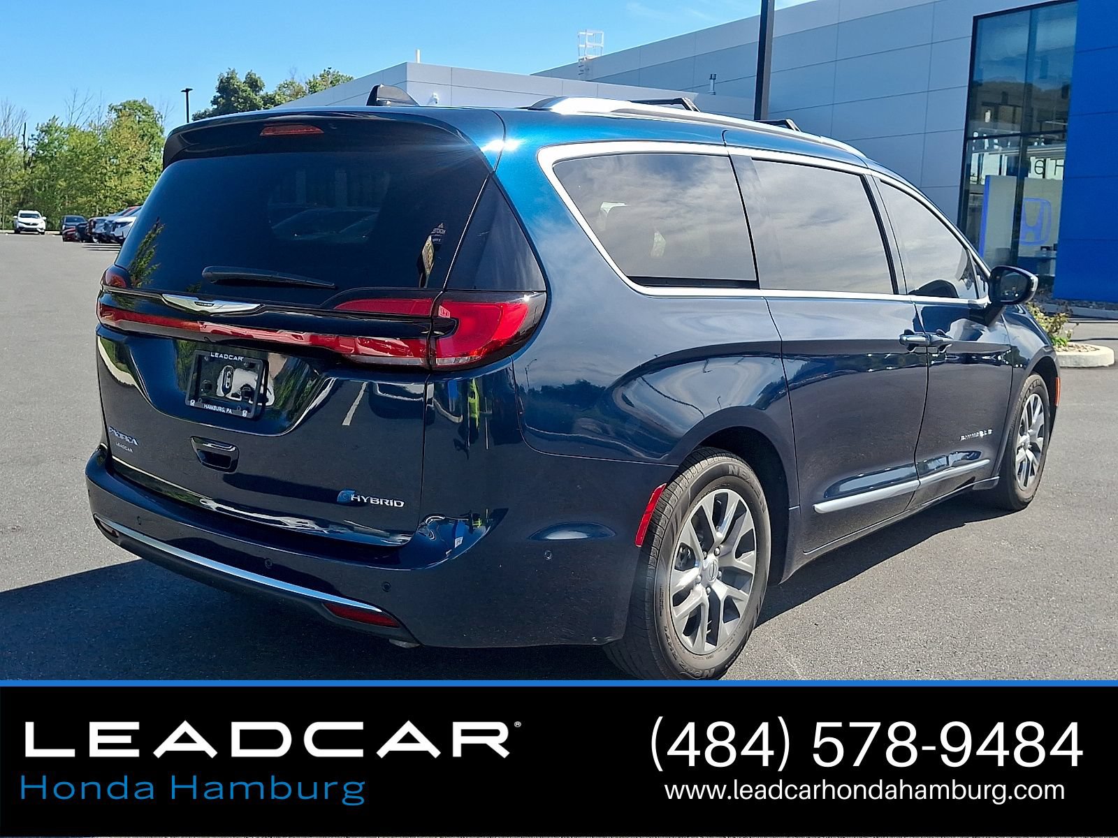 Used 2023 Chrysler Pacifica Pinnacle FWD image 7