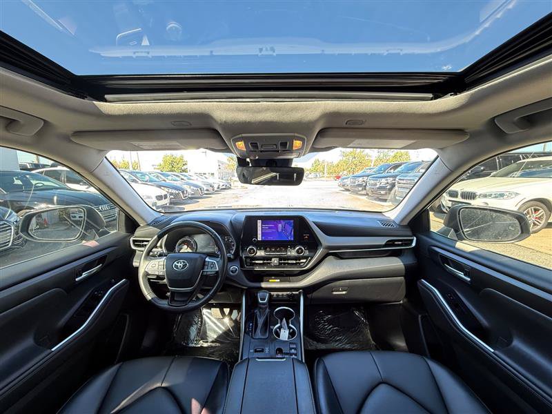 Used 2023 Toyota Highlander XLE FWD image 31