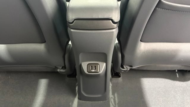 Used 2021 Chevrolet Bolt Premier w/ Infotainment Package FWD image 27