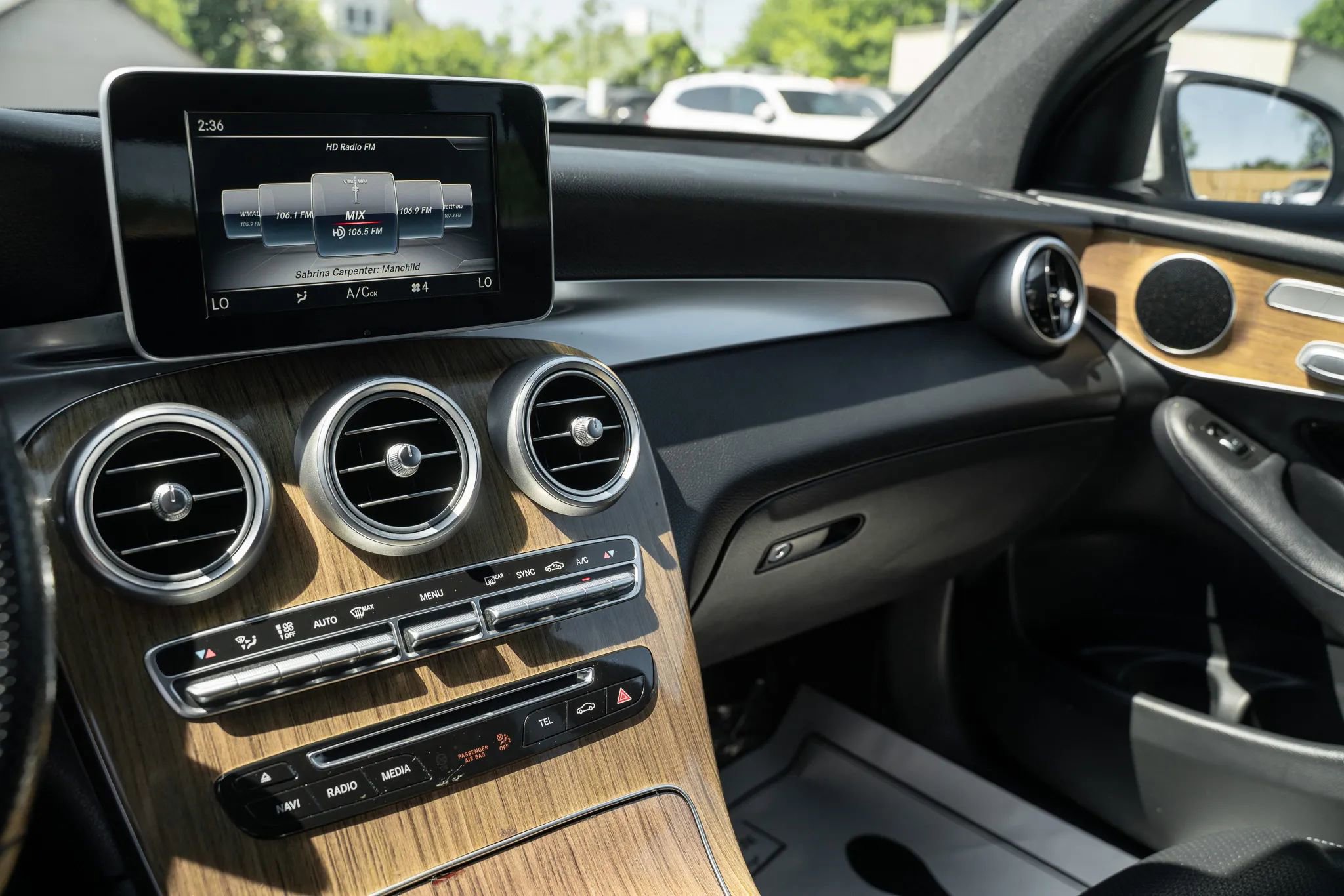 Used 2019 Mercedes-Benz GLC 300 4MATIC image 21