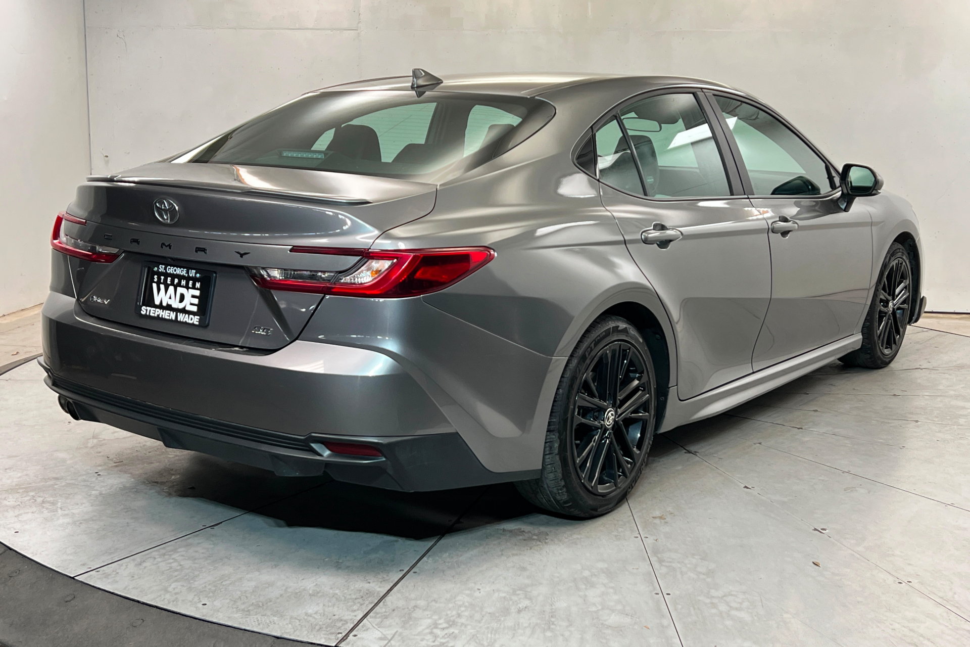 Used 2025 Toyota Camry SE FWD image 6