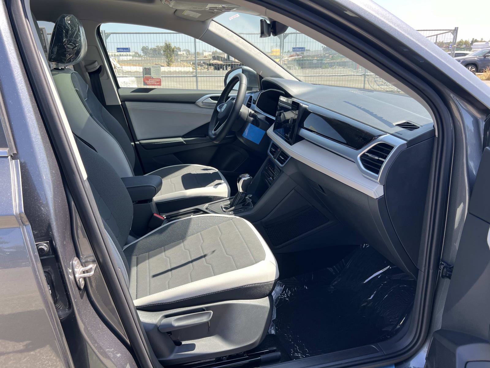 New 2025 Volkswagen Taos SE image 30