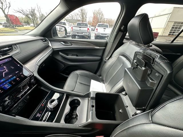 Used 2025 Jeep Grand Cherokee L Limited image 23