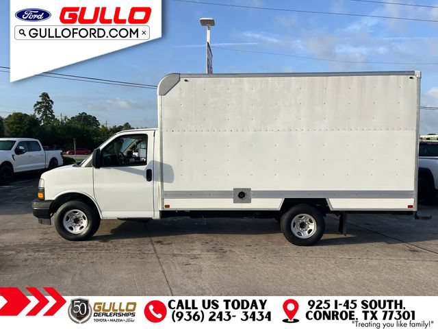 Used 2022 Chevrolet Express 3500 w/ Driver Convenience Package RWD image 4