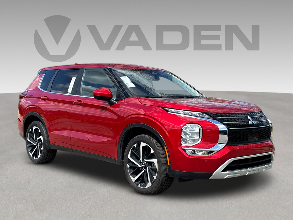 Used 2024 Mitsubishi Outlander SE image 1
