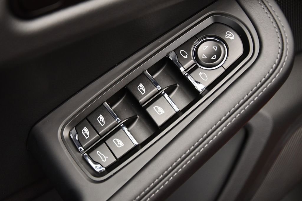 Used 2025 Porsche Macan Turbo image 36