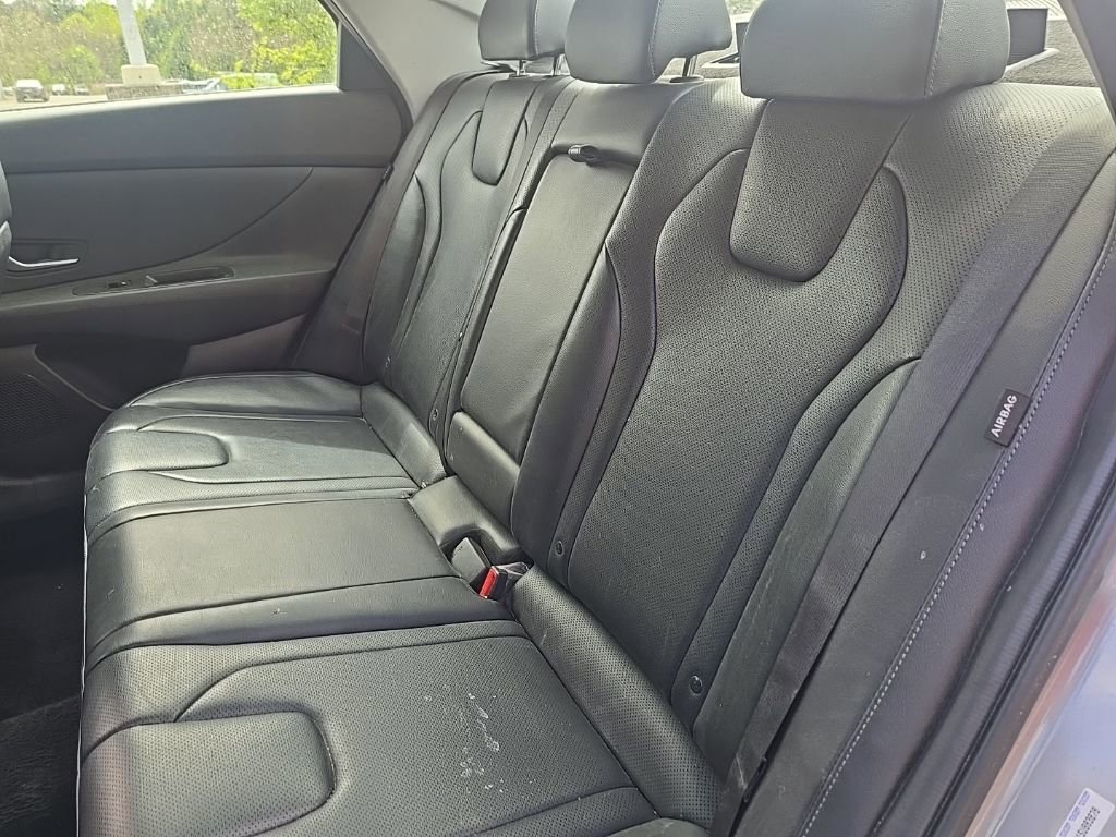 Used 2025 Hyundai Elantra Limited image 11