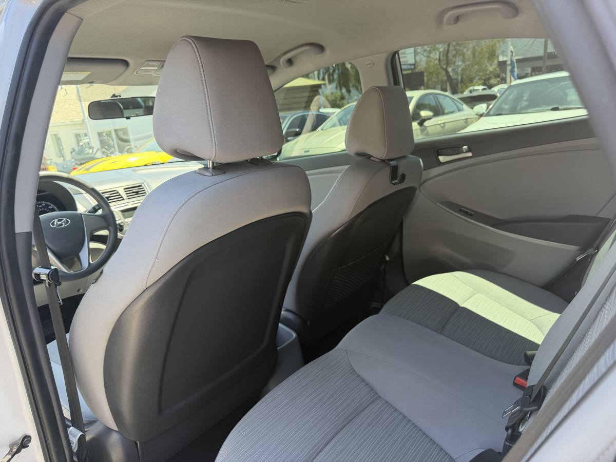 Used 2017 Hyundai Accent SE FWD image 12