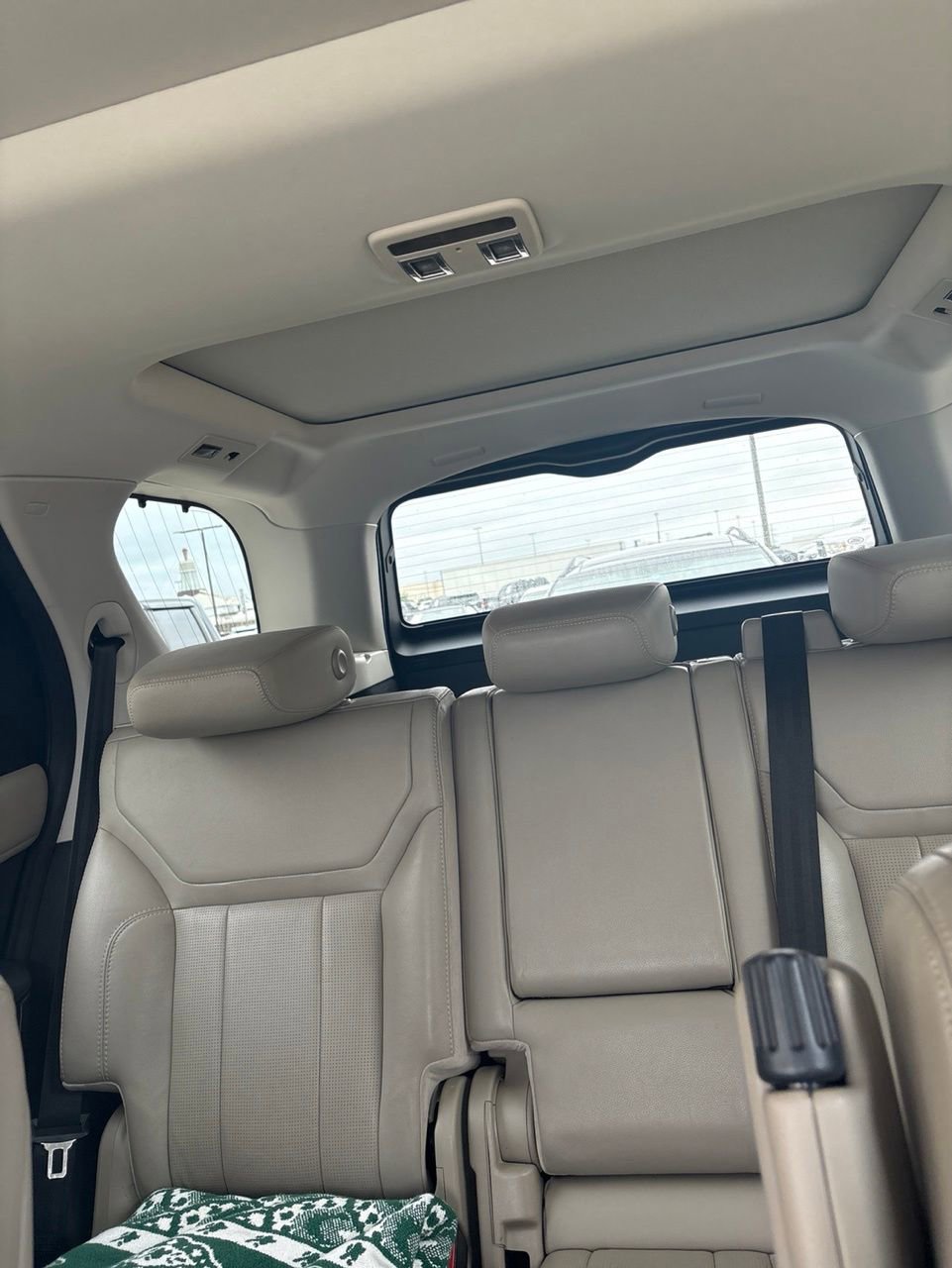 Used 2019 Land Rover Discovery SE AWD/4WD image 14