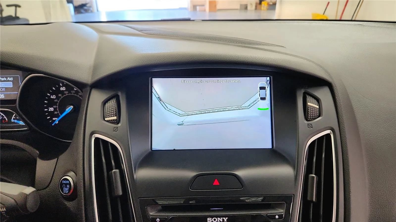 Used 2015 Ford Focus Titanium FWD image 25