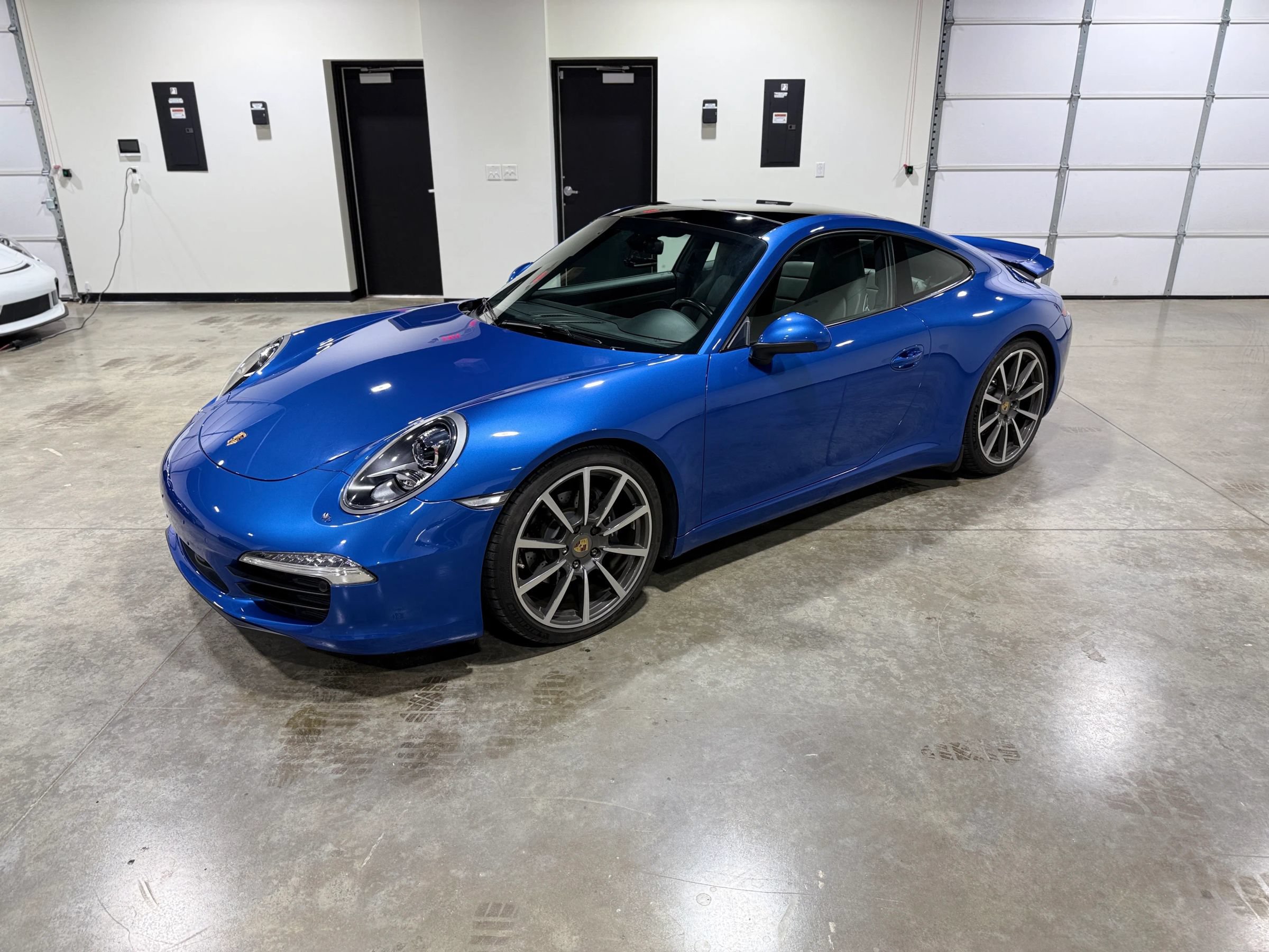 Used 2015 Porsche 911 Carrera image 22