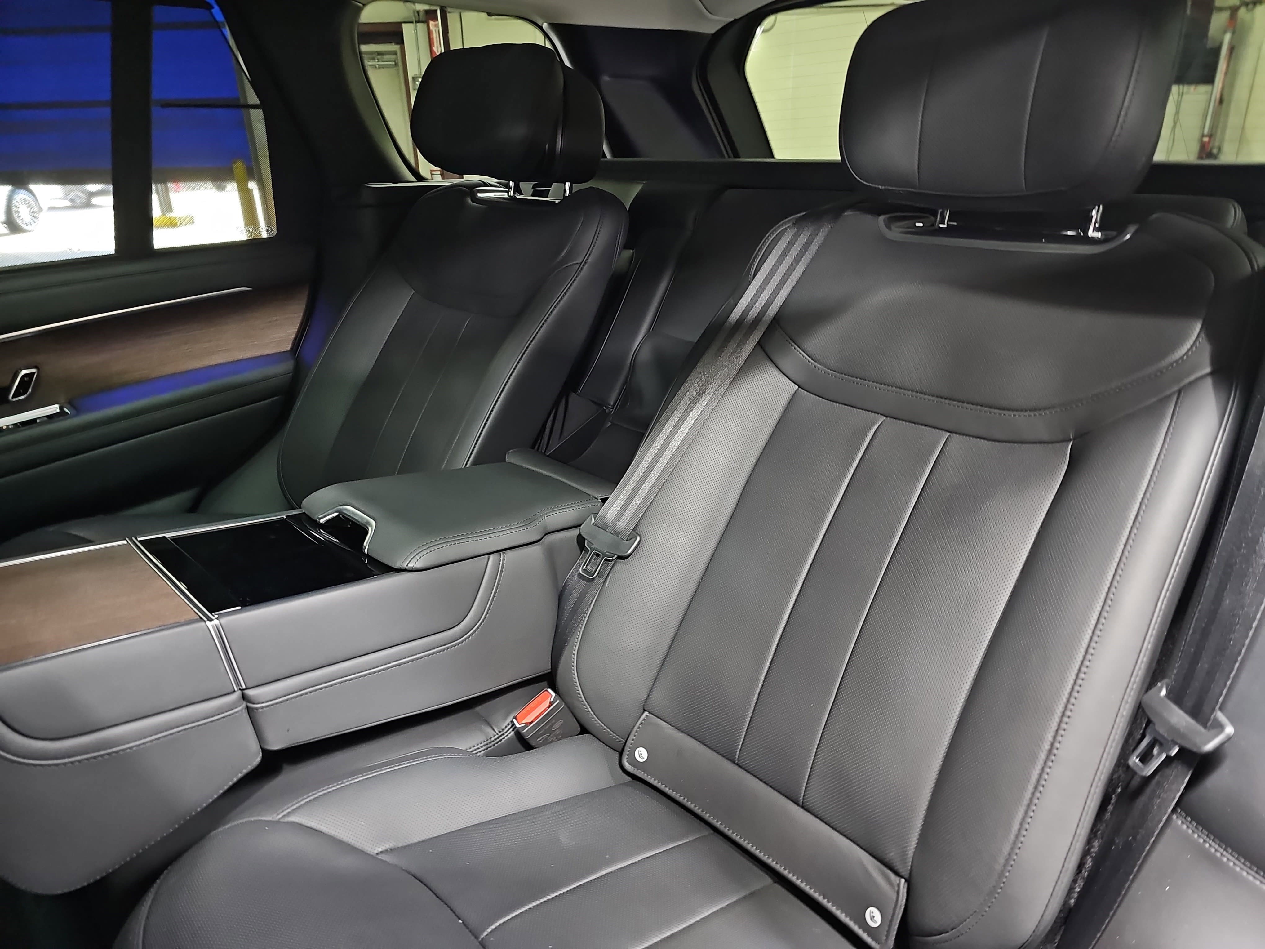 Used 2024 Land Rover Range Rover Long Wheelbase Autobiography image 16