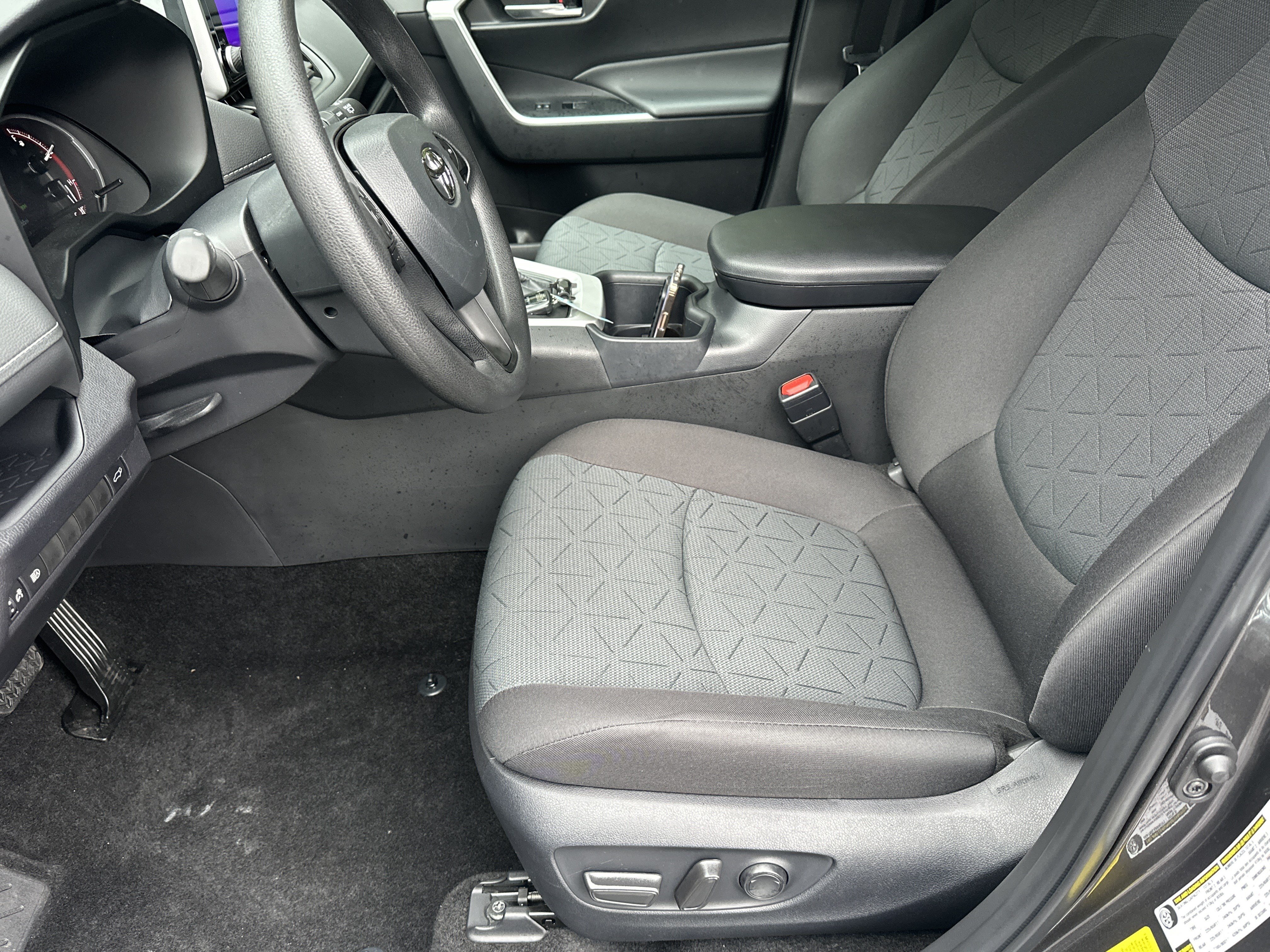 Used 2025 Toyota RAV4 XLE w/ Convenience Package FWD image 9
