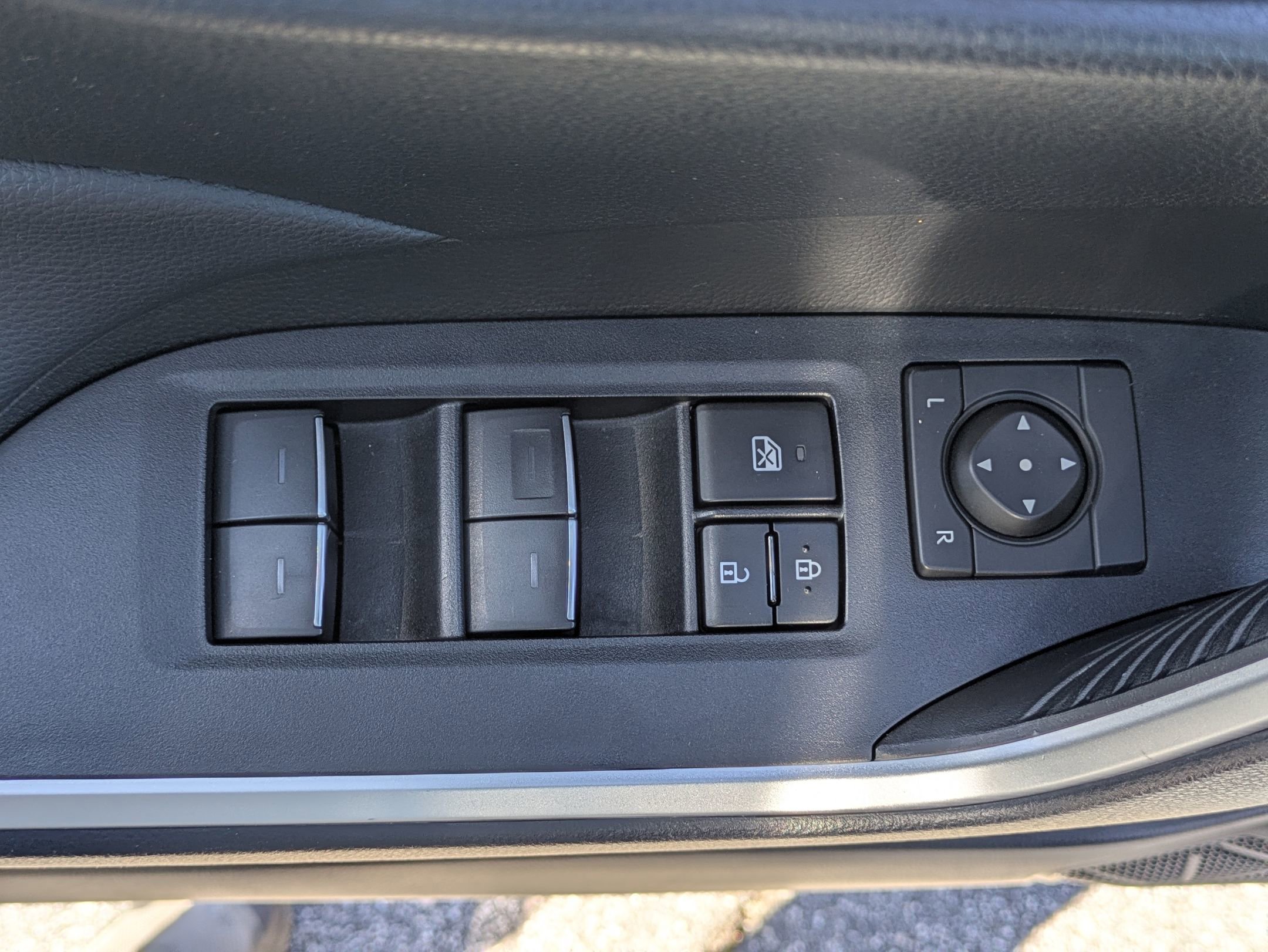 Used 2024 Toyota RAV4 XLE w/ Convenience Package image 21