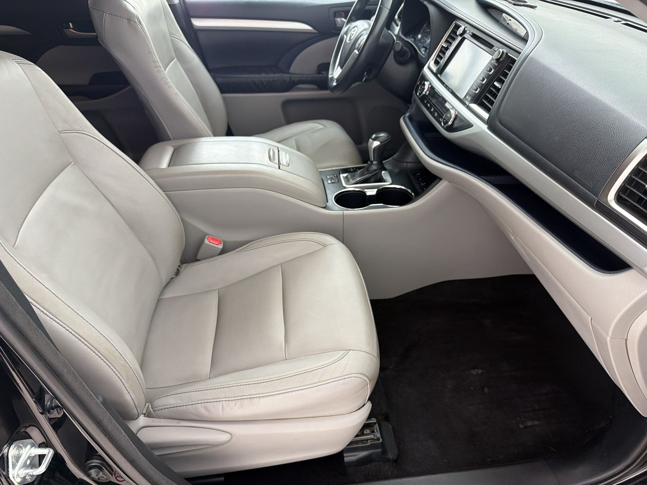 Used 2016 Toyota Highlander XLE AWD/4WD image 21