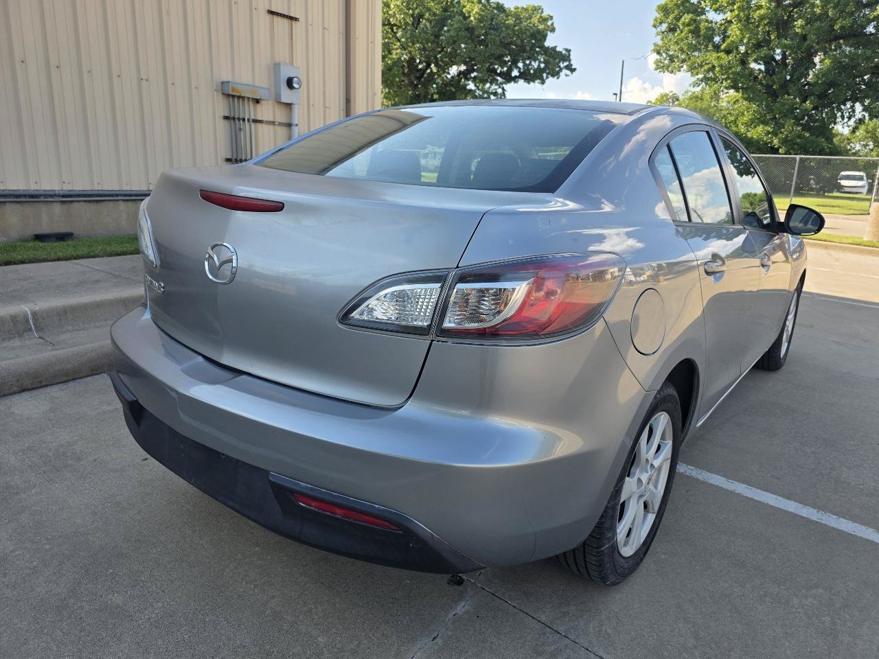 Used 2010 MAZDA MAZDA3 i Touring FWD image 34