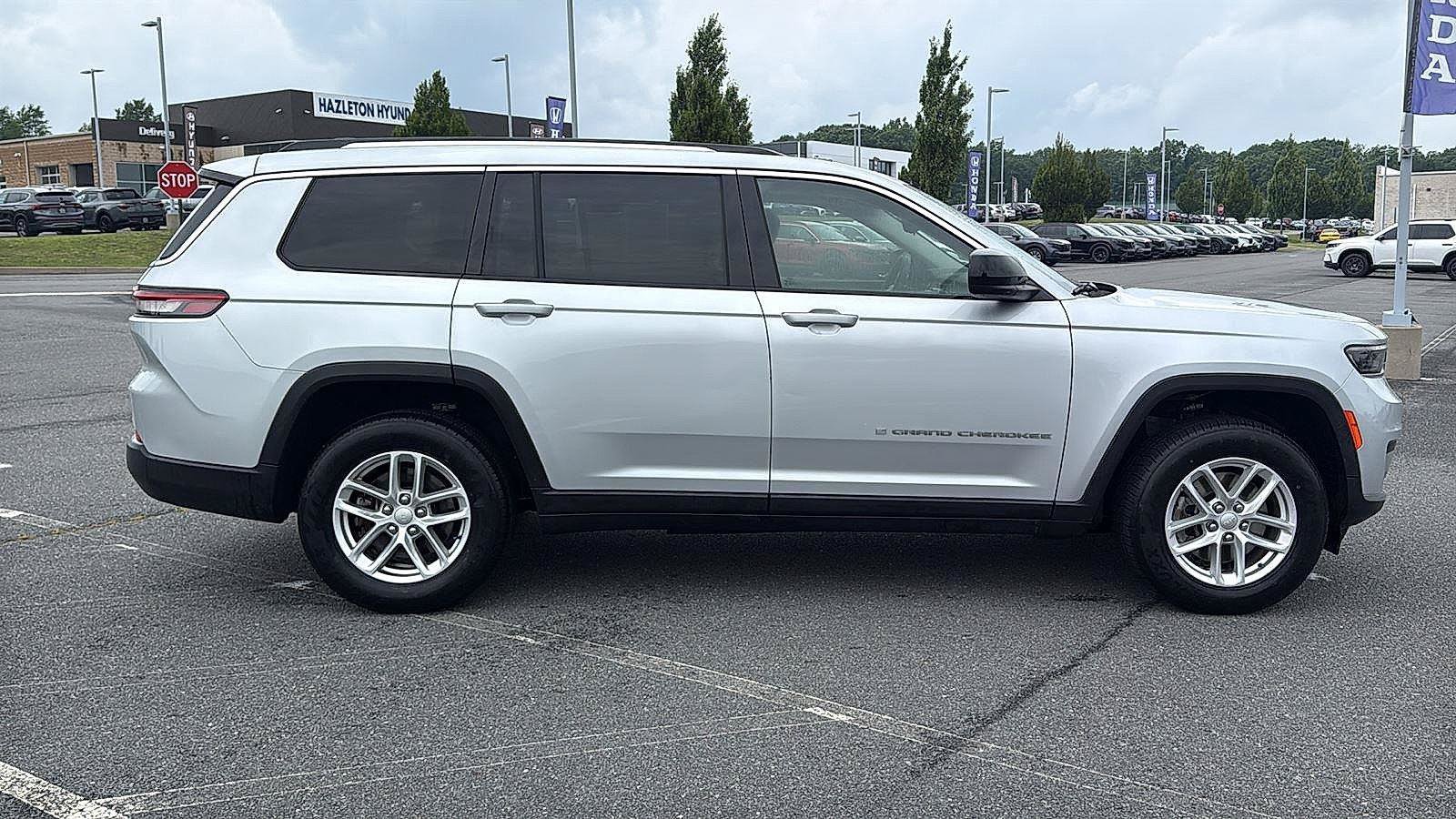 Used 2023 Jeep Grand Cherokee L Laredo AWD/4WD image 4