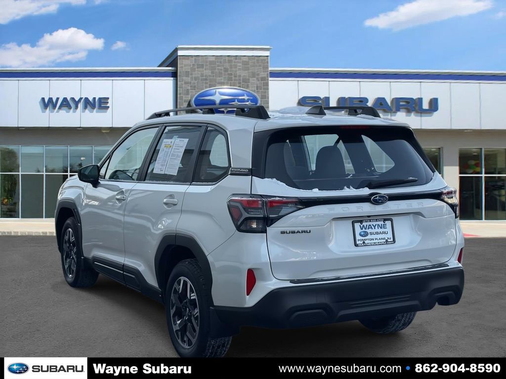Used 2025 Subaru Forester Base image 3