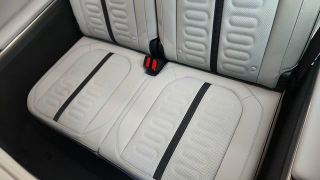 Used 2024 Rivian R1S Adventure AWD/4WD image 32