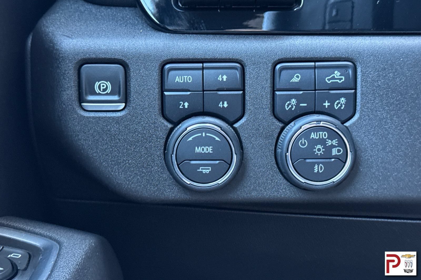 Certified 2025 Chevrolet Silverado 1500 LTZ AWD/4WD image 32