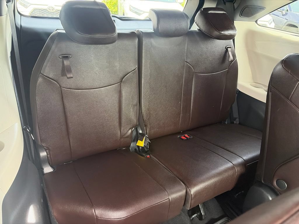 Used 2023 Toyota Sienna Platinum AWD/4WD image 19