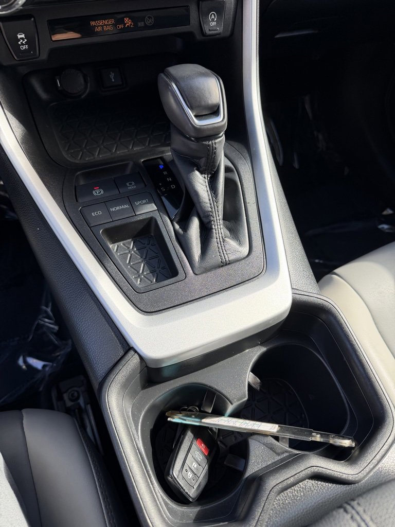 Used 2021 Toyota RAV4 XLE Premium image 14