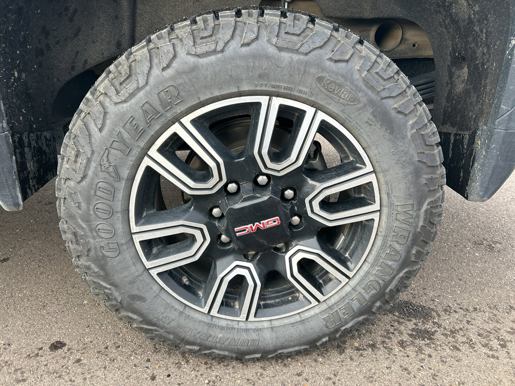 Used 2022 GMC Sierra 2500 AT4 image 11