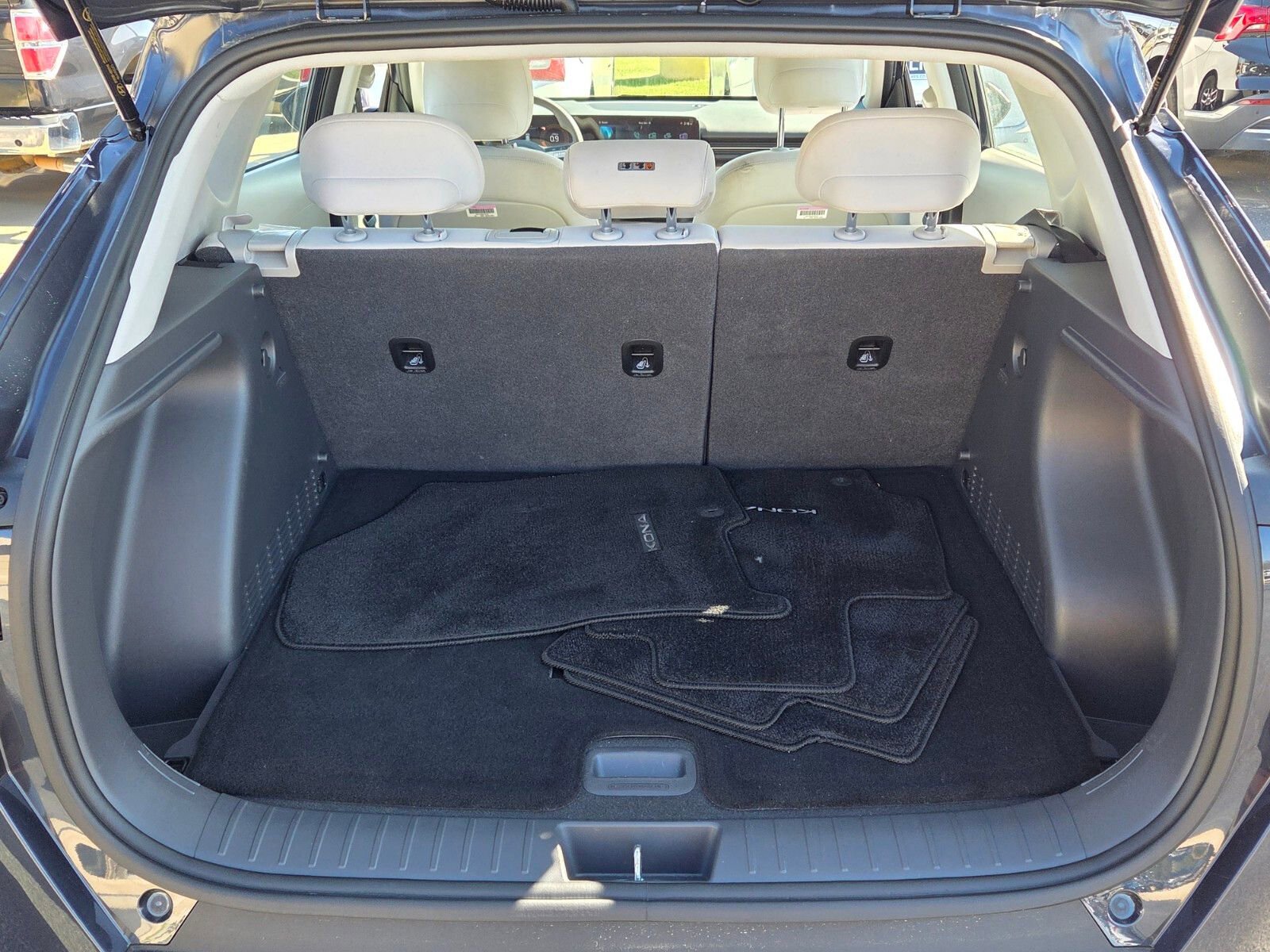 Used 2025 Hyundai Kona SE image 11