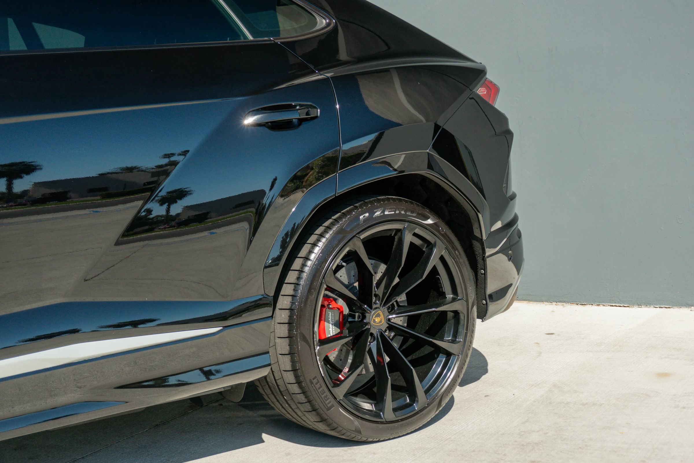 Used 2020 Lamborghini Urus image 25