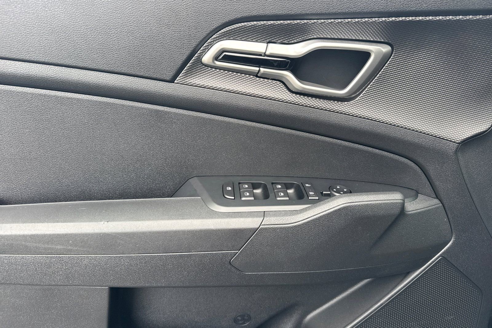 Certified 2025 Kia Sportage LX image 12