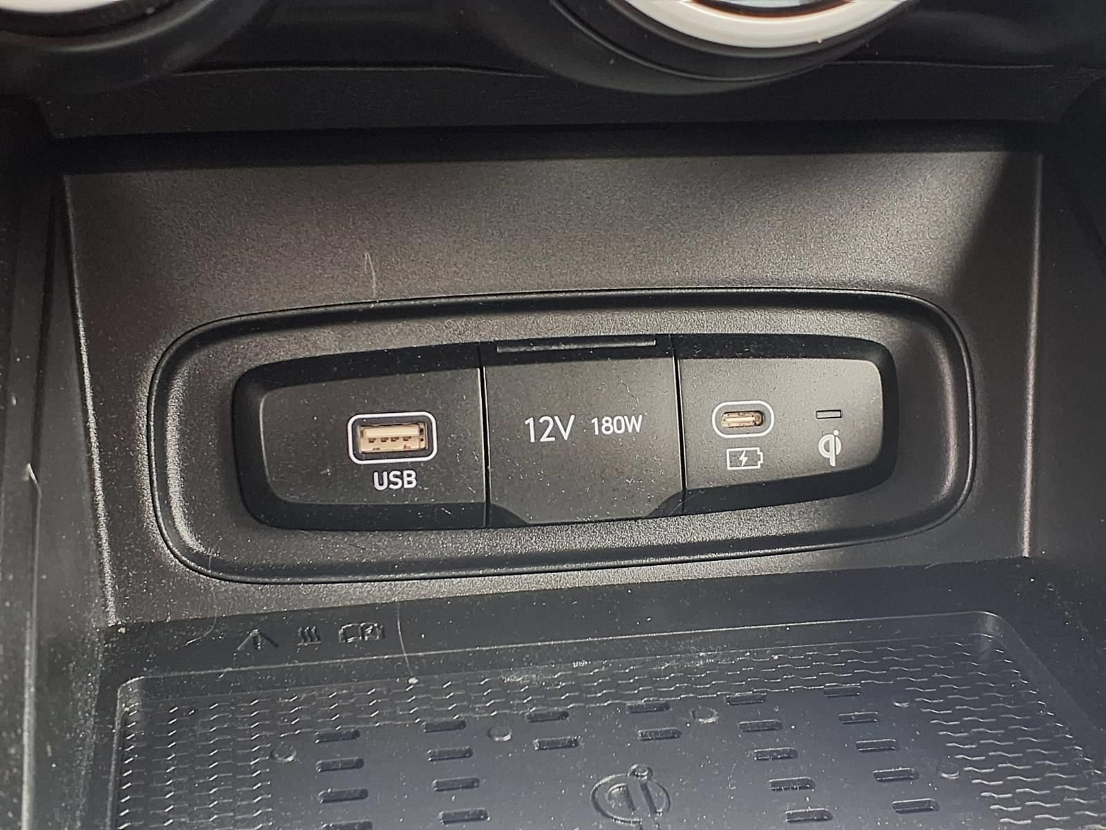 Used 2024 Hyundai Venue Limited FWD image 9