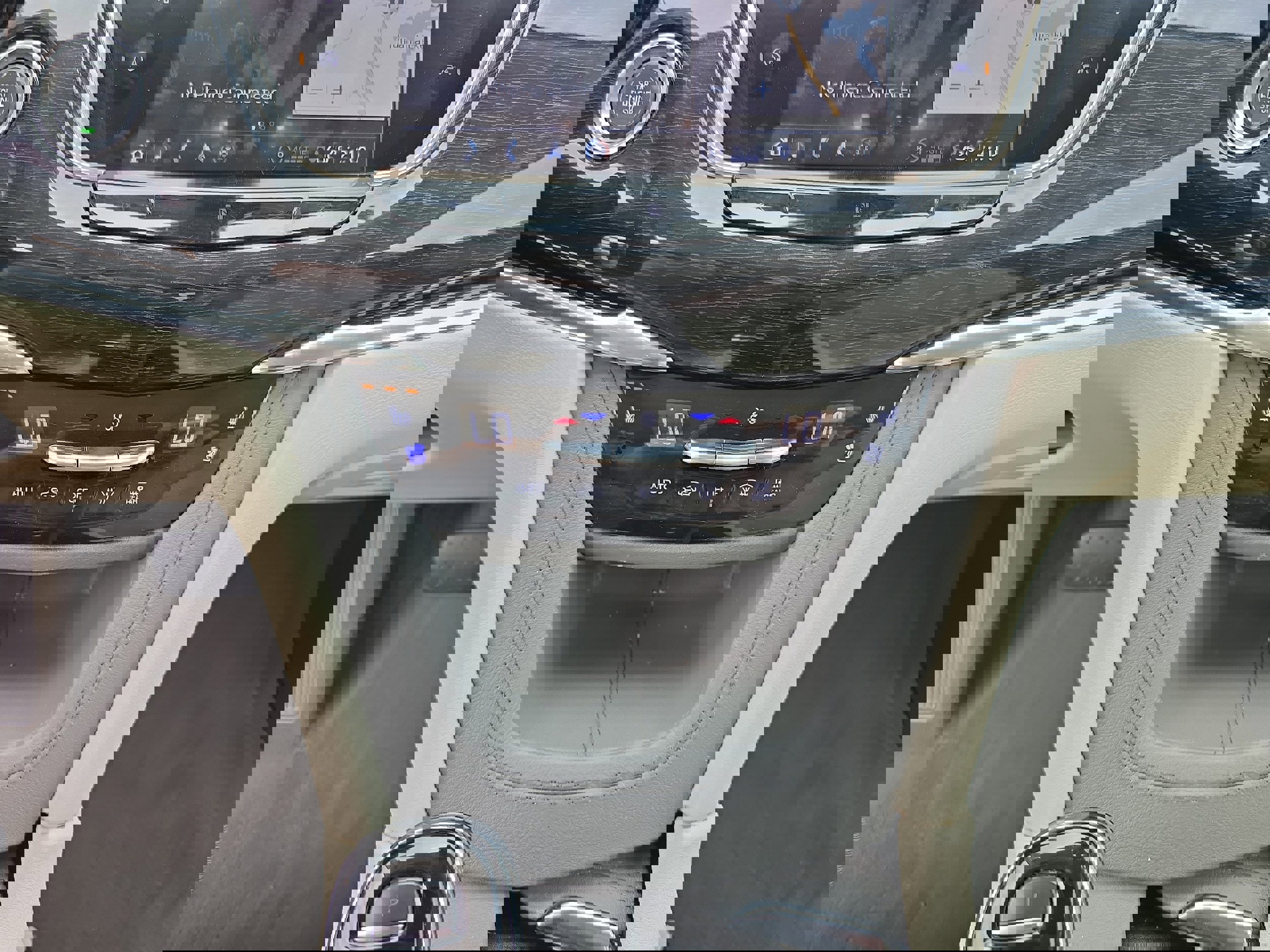 Used 2020 Cadillac XT6 Premium Luxury image 27