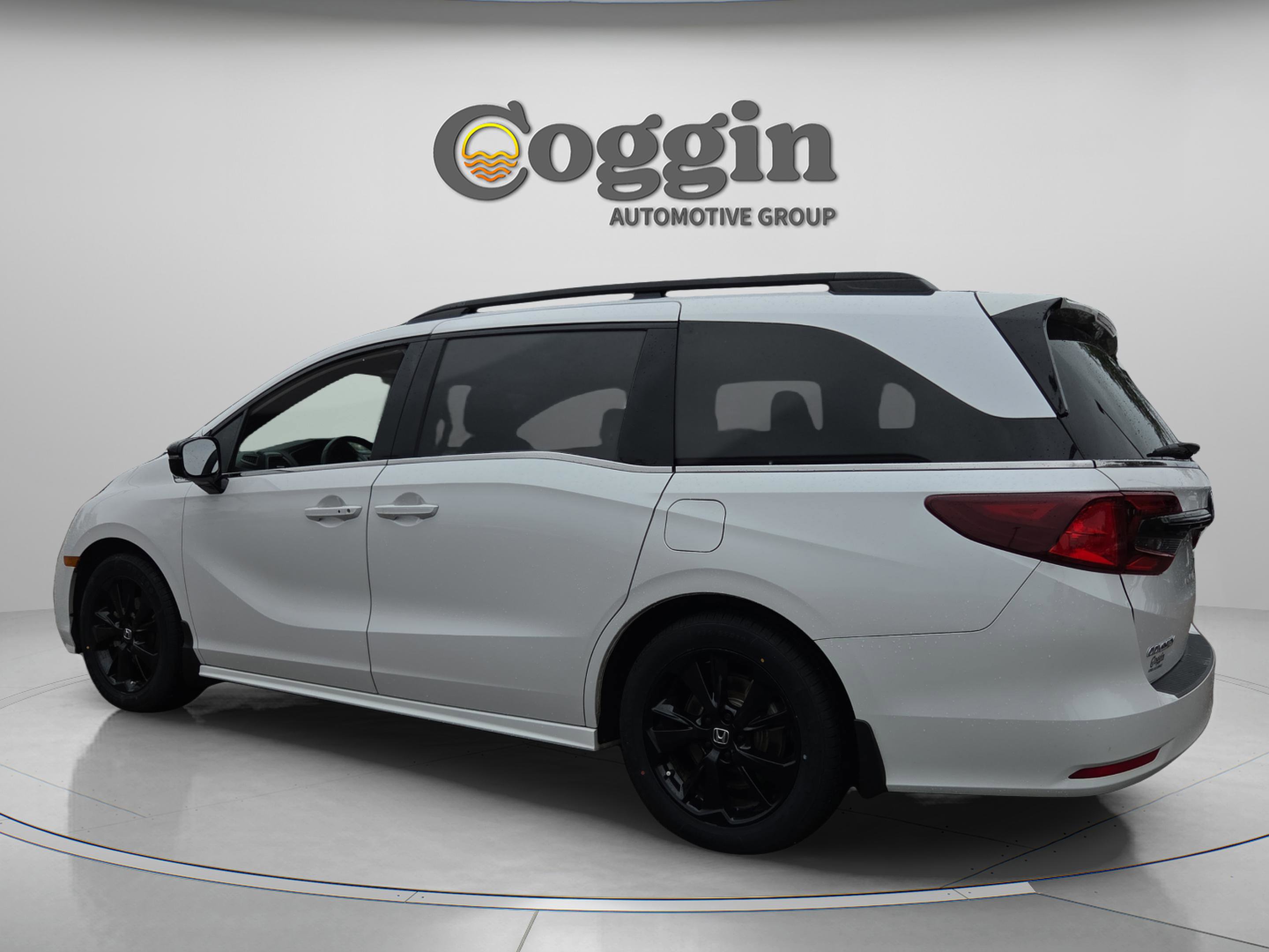 Used 2024 Honda Odyssey Sport image 3