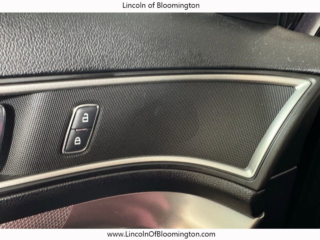 Used 2019 Ford Explorer XLT w/ Equipment Group 201A AWD/4WD image 36